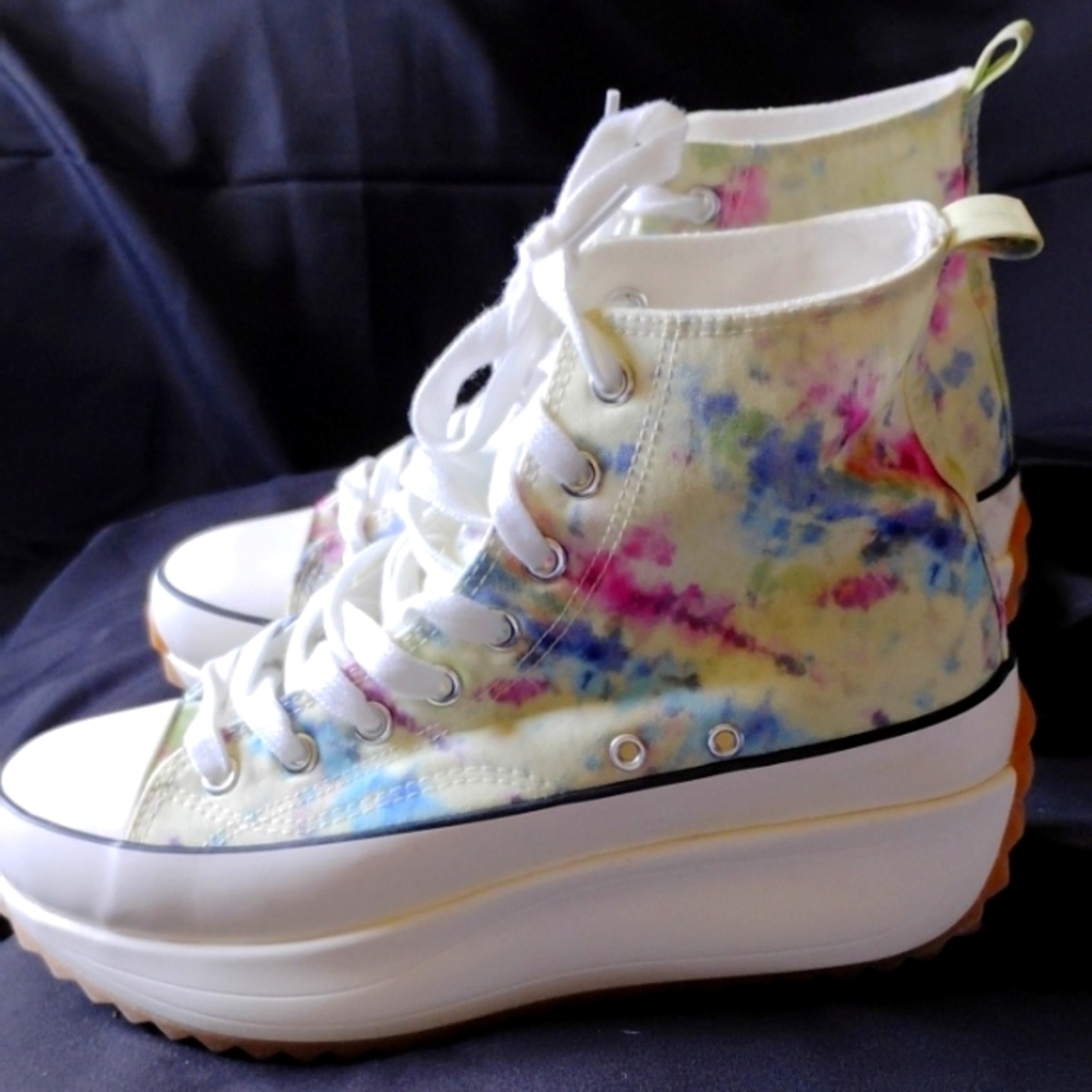 Madden Girl-Tie Die - Canvas-Winnona sneakers. NEW in box Size 7.5 Beautiful